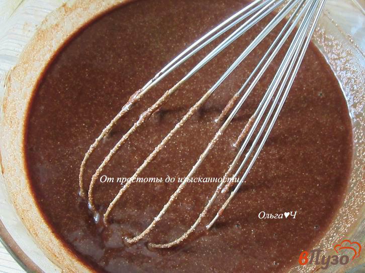 Фото приготовление рецепта: Шоколадный манник с вишней и корицей шаг №2