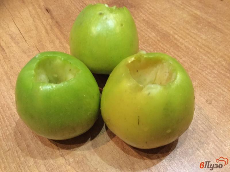 Фото приготовление рецепта: Запеченые яблоки с клюквой и медом шаг №2