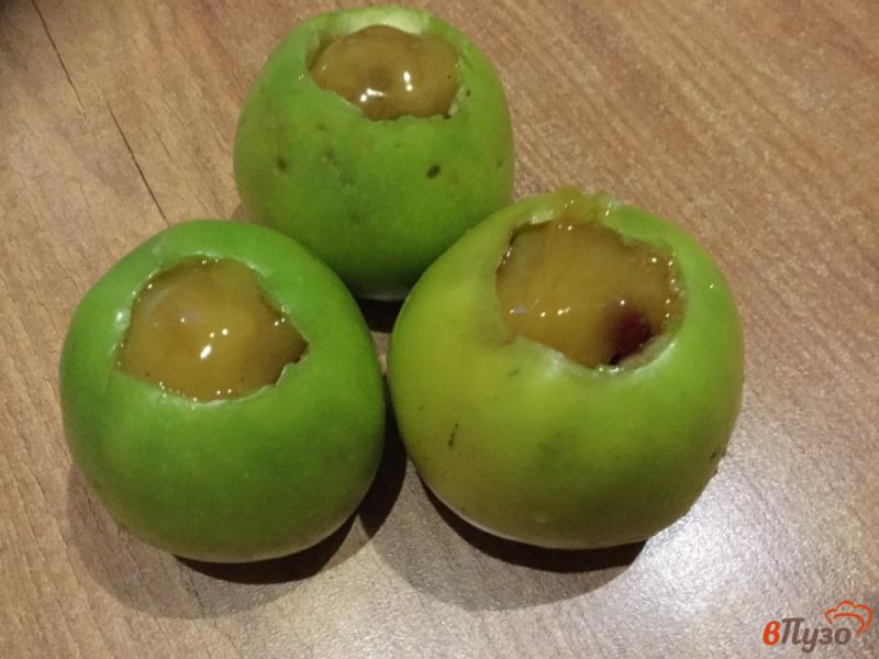 Фото приготовление рецепта: Запеченые яблоки с клюквой и медом шаг №4