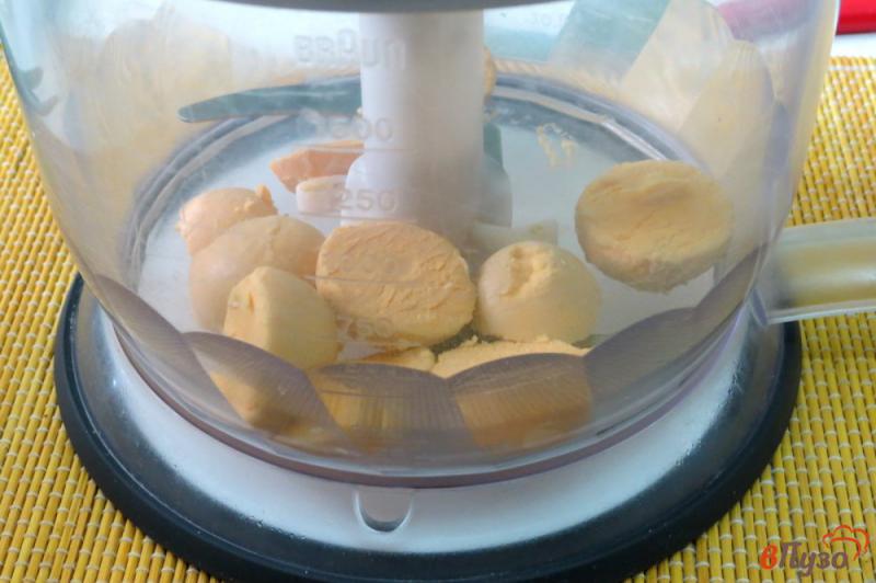 Фото приготовление рецепта: Перепелиные яйца фаршированные тунцом (фуршет 2) шаг №4
