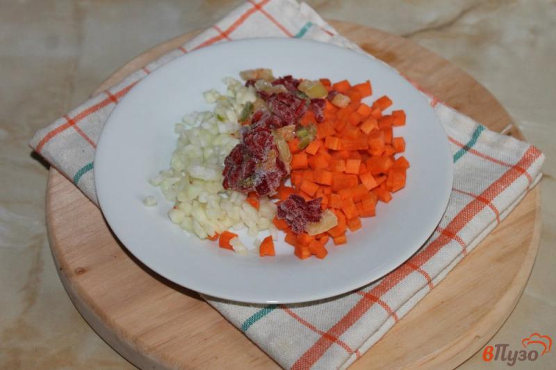 Фото приготовление рецепта: Суп со свиными ребрами и макаронами шаг №3