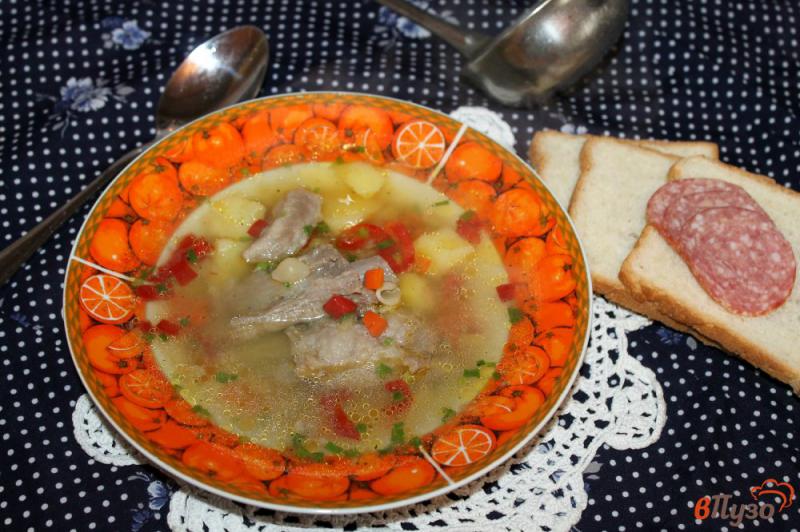 Фото приготовление рецепта: Суп со свиными ребрами и макаронами шаг №7