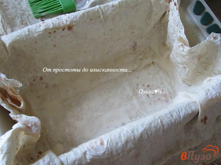 Фото приготовление рецепта: Пирог из лаваша с творогом и вишней шаг №3