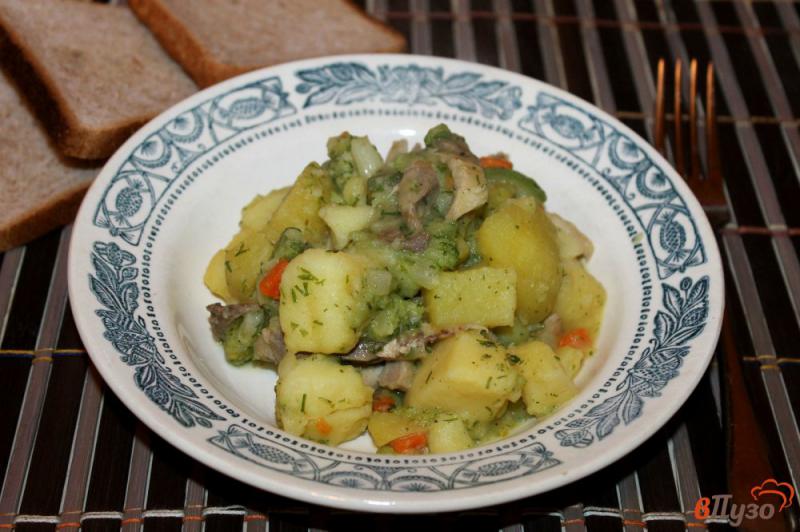 Фото приготовление рецепта: Овощное рагу с курицей, брокколи и кабачком шаг №5