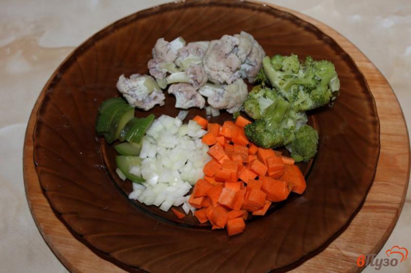 Фото приготовление рецепта: Овощное рагу с курицей, брокколи и кабачком шаг №3