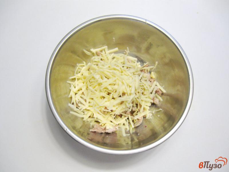 Фото приготовление рецепта: Салат из свинины с маринованным луком шаг №2