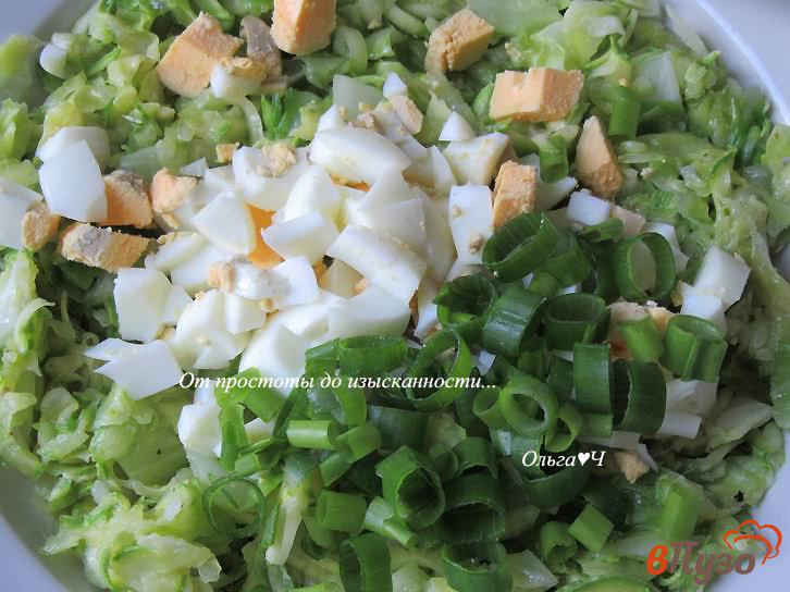 Фото приготовление рецепта: Творожная запеканка с капустой, кабачком и яйцом шаг №2