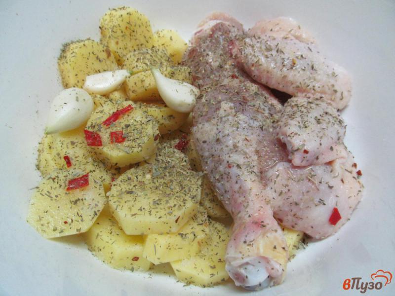 Фото приготовление рецепта: Запеченная курица с картофелем в молоке с сыром фета шаг №2