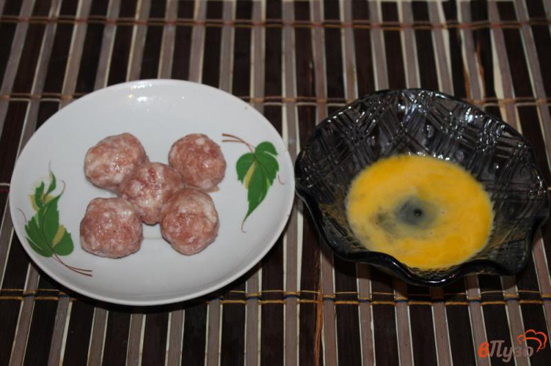 Фото приготовление рецепта: Грибной суп с яйцом без картофеля шаг №4