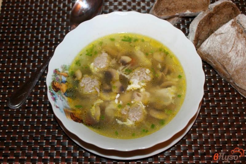 Фото приготовление рецепта: Грибной суп с яйцом без картофеля шаг №6