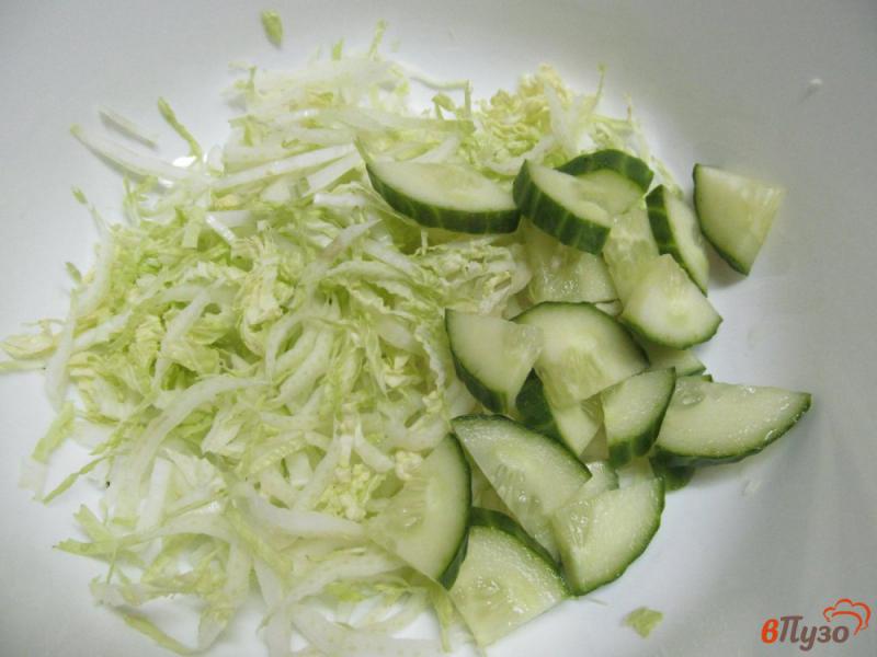 Фото приготовление рецепта: Салат из пекинской капусты с грибами и фасолью шаг №1
