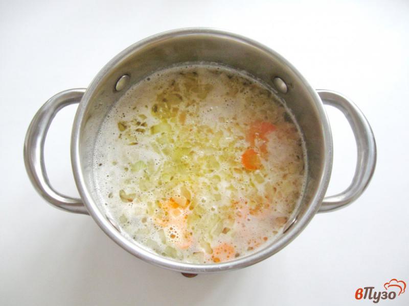 Фото приготовление рецепта: Овсяный суп с зеленым горошком шаг №2