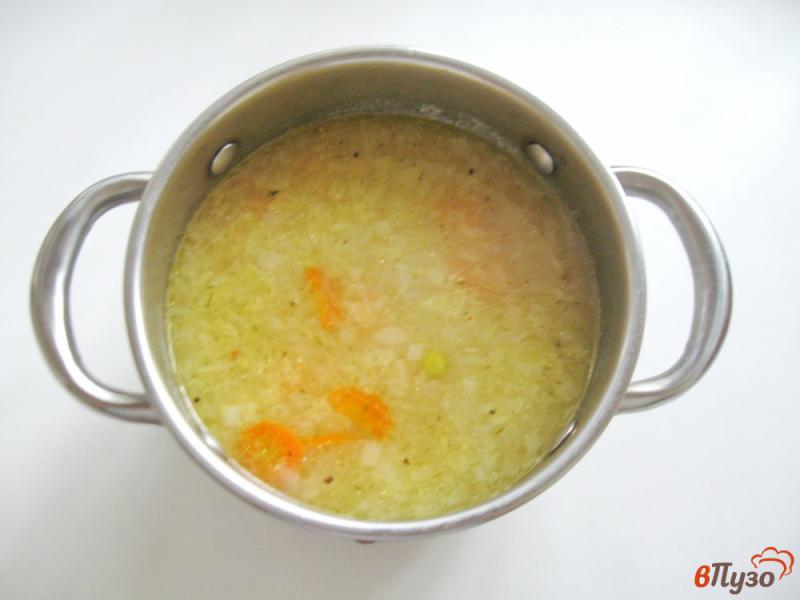 Фото приготовление рецепта: Овсяный суп с зеленым горошком шаг №5
