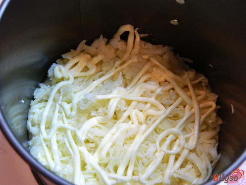 Фото приготовление рецепта: Слоеный салат из свеклы с икрой трески шаг №3