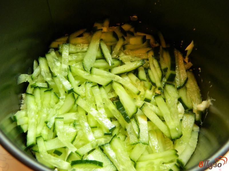Фото приготовление рецепта: Слоеный салат из свеклы с икрой трески шаг №7
