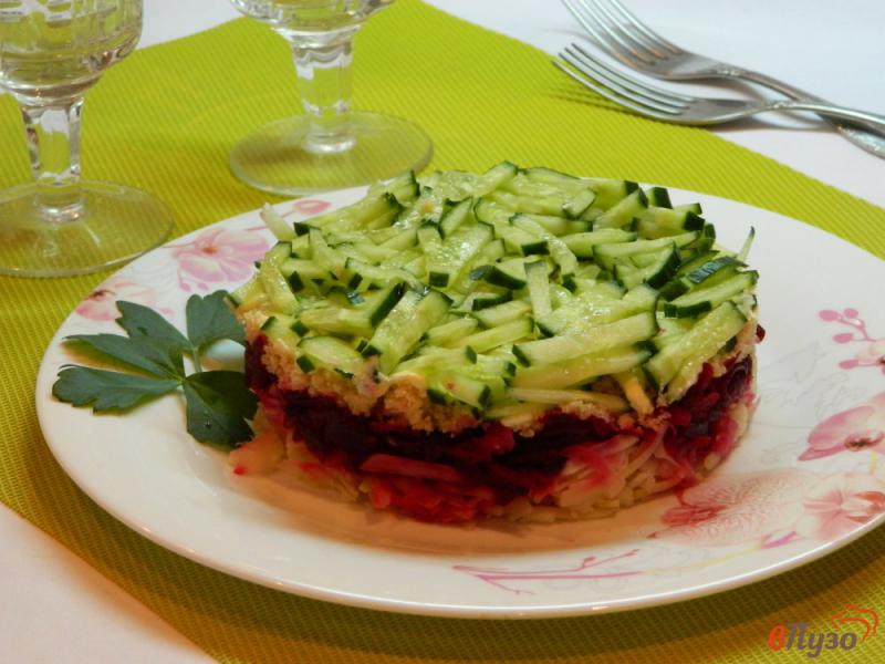 Фото приготовление рецепта: Слоеный салат из свеклы с икрой трески шаг №8