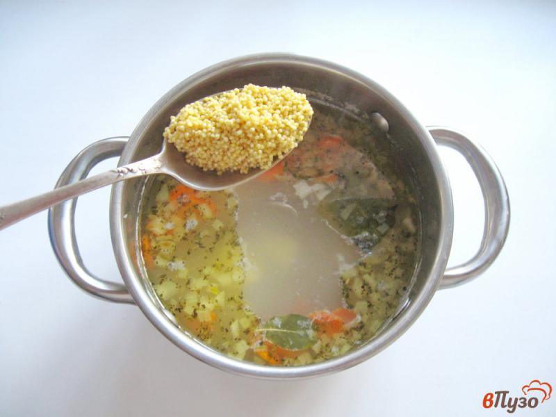Фото приготовление рецепта: Рыбный суп с пшеном шаг №6