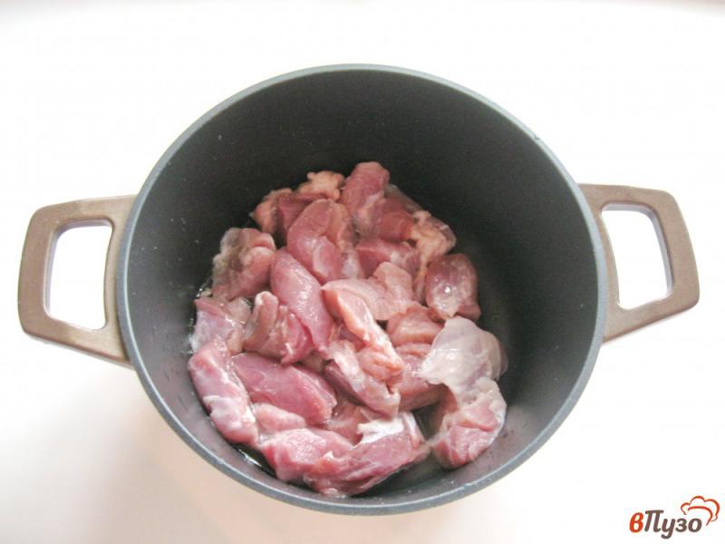Фото приготовление рецепта: Свинина с вешенками в сметане шаг №1