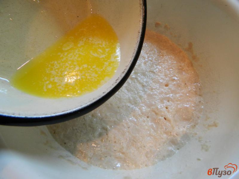 Фото приготовление рецепта: Закрытый пирог с квашеной капустой и грибами шаг №2