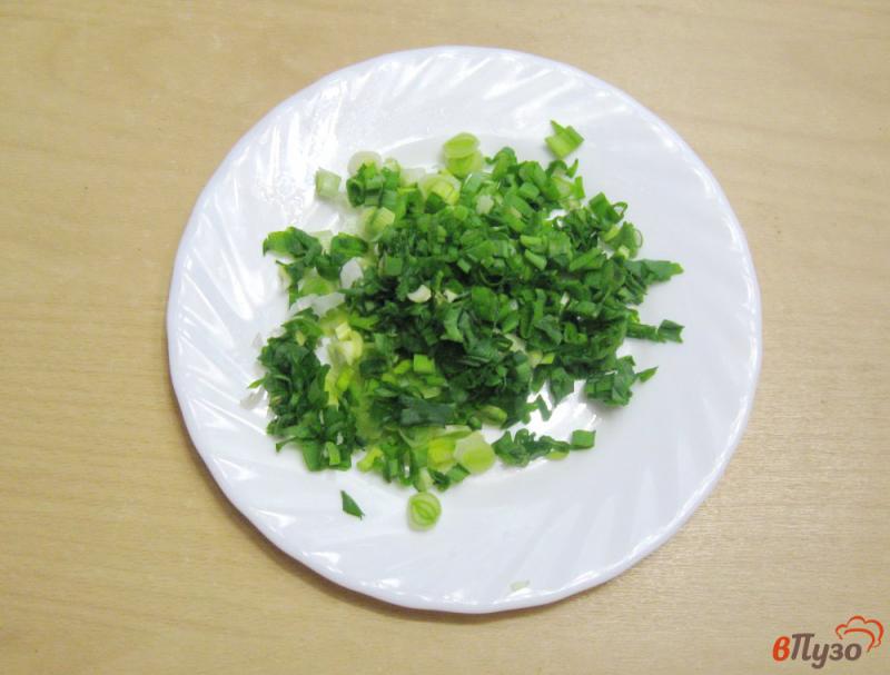 Фото приготовление рецепта: Салат с помидором и пекинской капустой шаг №3