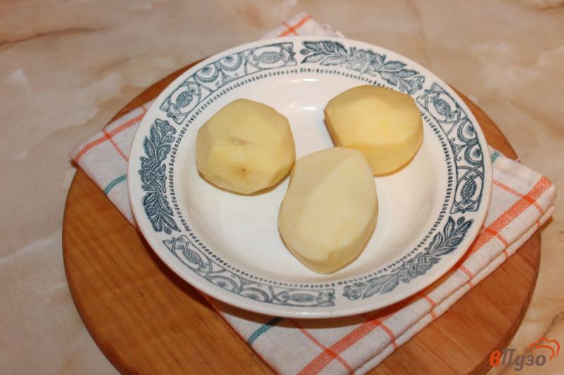 Фото приготовление рецепта: Картофель с пармезаном в сливочном соусе шаг №1