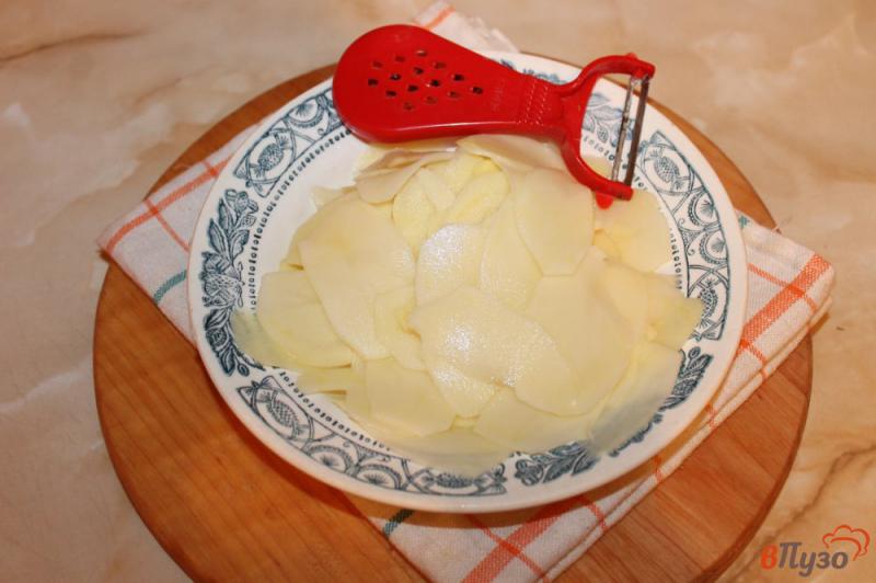 Фото приготовление рецепта: Картофель с пармезаном в сливочном соусе шаг №2