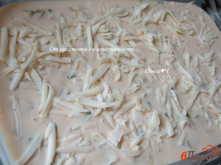 Фото приготовление рецепта: Заливной пирог с карбонадом, кабачком и картофелем шаг №5
