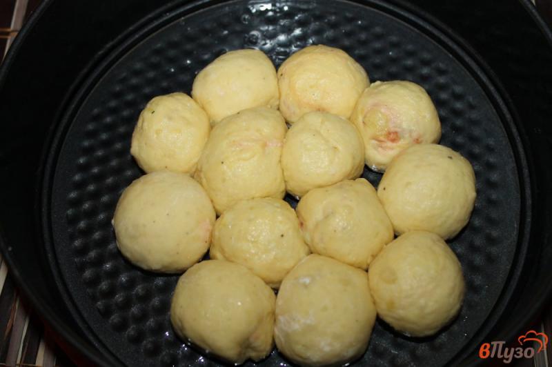 Фото приготовление рецепта: Картофельные шарики с мясом и сыром к пиву шаг №9
