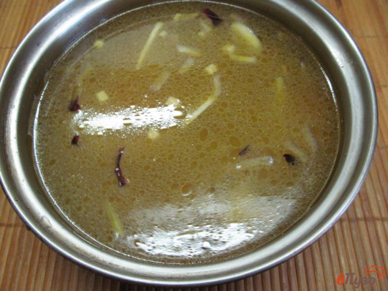 Фото приготовление рецепта: Суп с горчичными клецками шаг №4