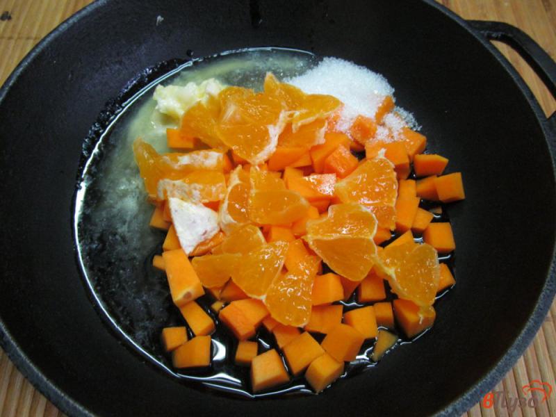 Фото приготовление рецепта: Каша из тыквы с гречкой и мандарином шаг №4