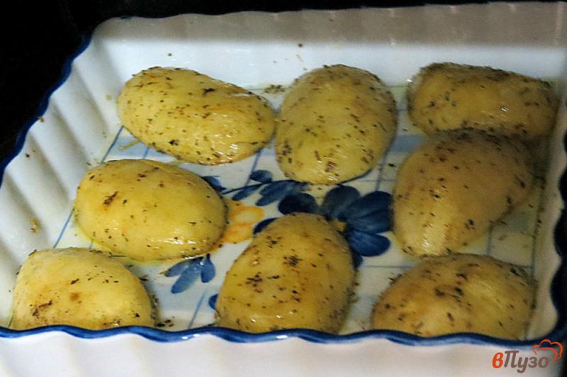 Фото приготовление рецепта: Картофель запеченный в микроволновке шаг №6