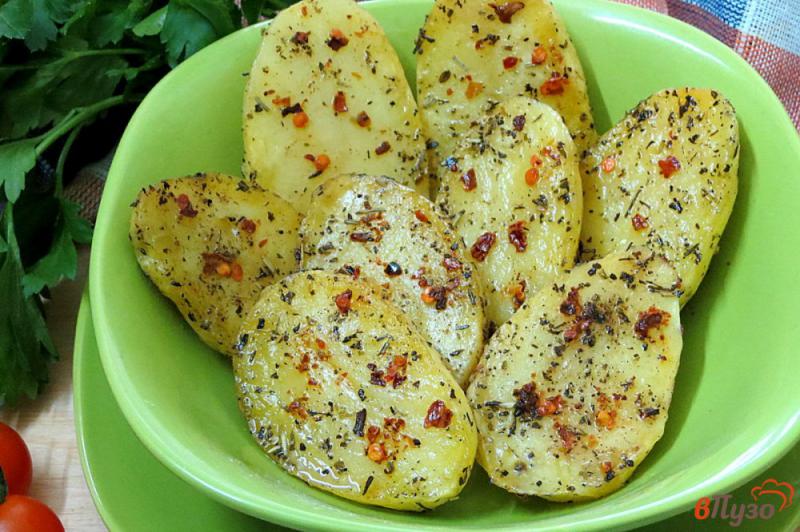Фото приготовление рецепта: Картофель запеченный в микроволновке шаг №7