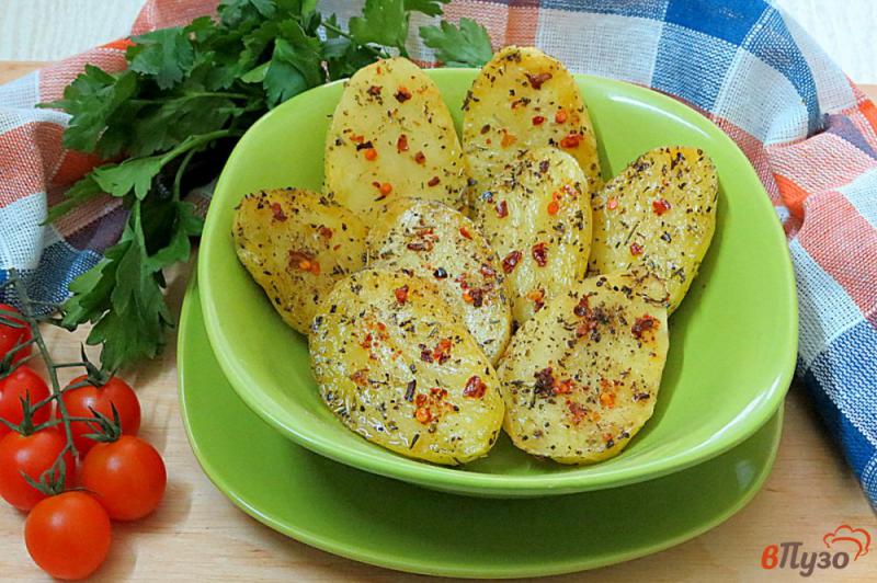 Фото приготовление рецепта: Картофель запеченный в микроволновке шаг №8