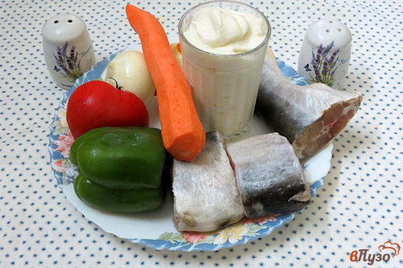 Фото приготовление рецепта: Тунец с овощами, под соусом бешамель шаг №1