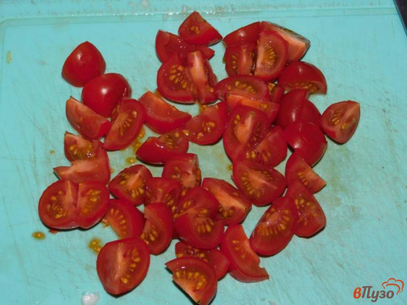 Фото приготовление рецепта: Салат из пекинской капусты с помидорами шаг №3