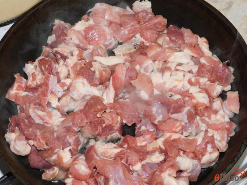 Фото приготовление рецепта: Свинина с грибами и помидорами шаг №1