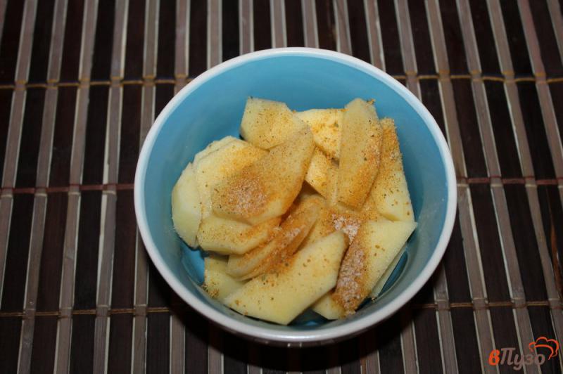 Фото приготовление рецепта: Запеченный картофель с курицей в сметанном соусе шаг №2