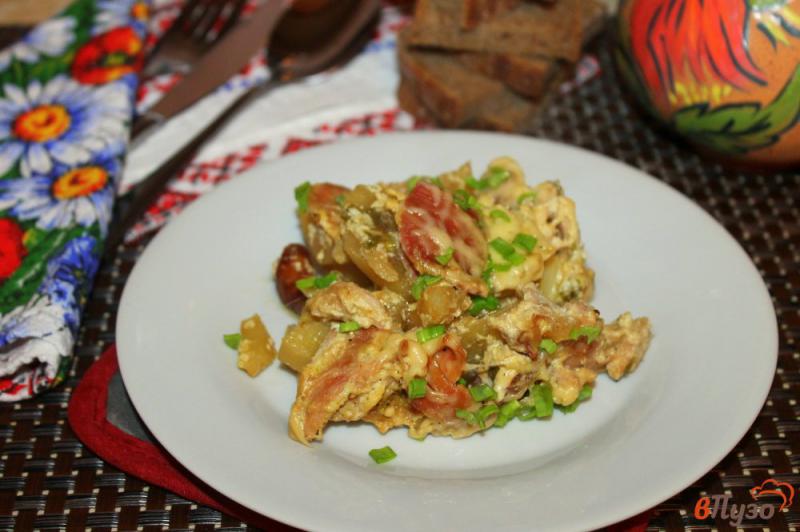 Фото приготовление рецепта: Запеченный картофель с курицей в сметанном соусе шаг №8