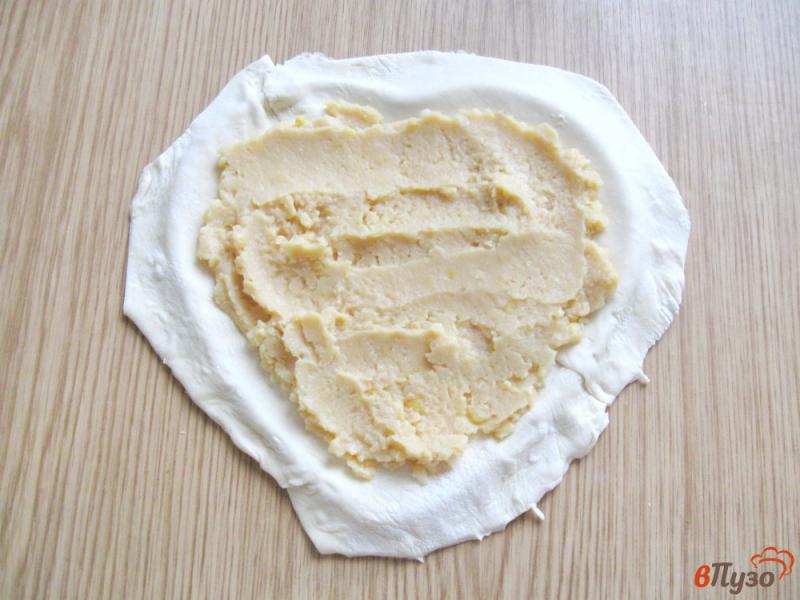 Фото приготовление рецепта: Слоеный пирог с гороховым пюре шаг №2