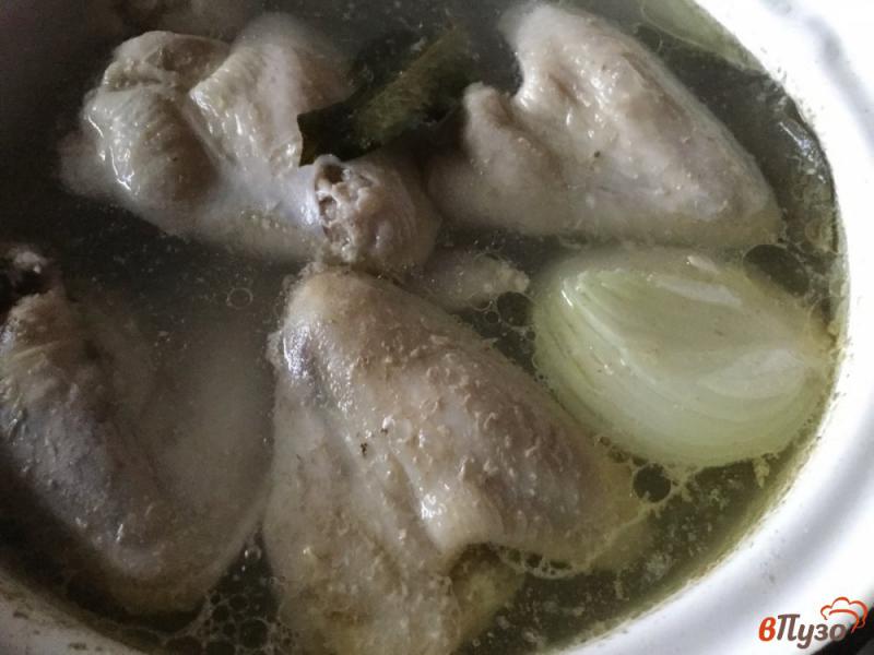 Фото приготовление рецепта: Суп с куриными крылышками и овощами шаг №1
