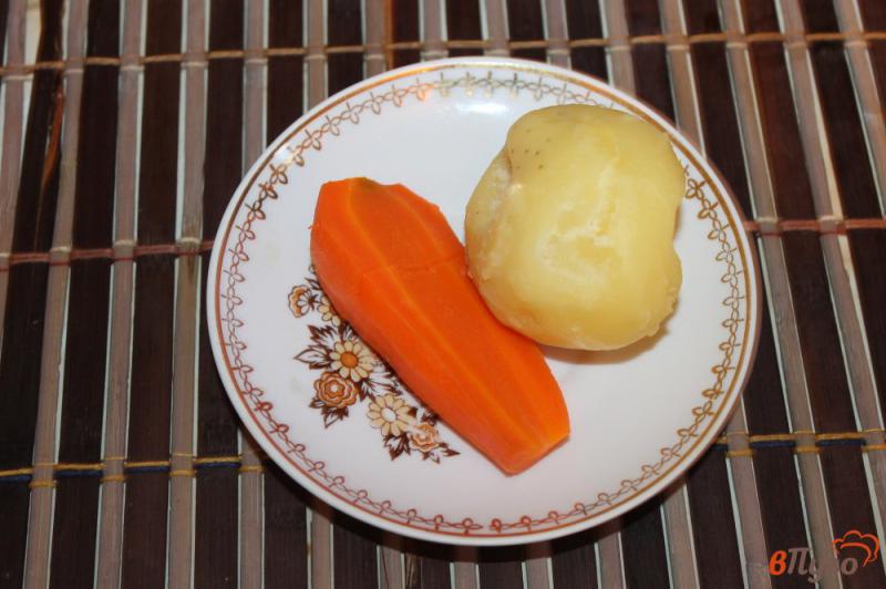 Фото приготовление рецепта: Салат из крабовых палочек с кукурузой и копченой куриной грудкой шаг №1