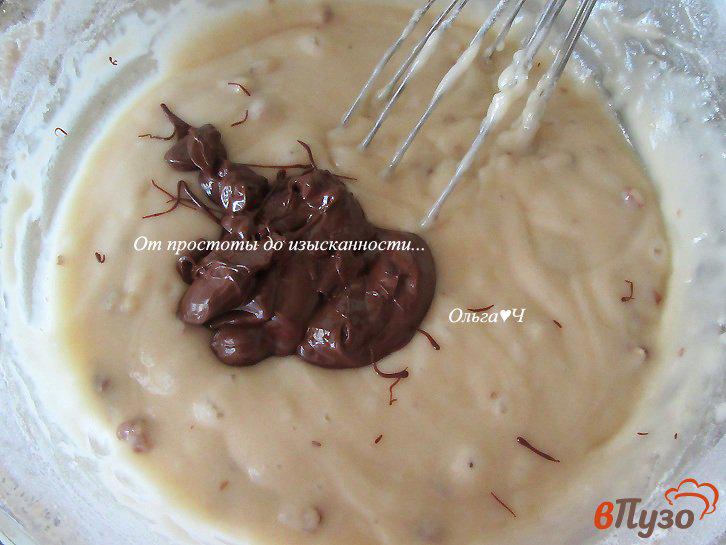 Фото приготовление рецепта: Пирог с шоколадом, абрикосами и грецкими орехами шаг №3