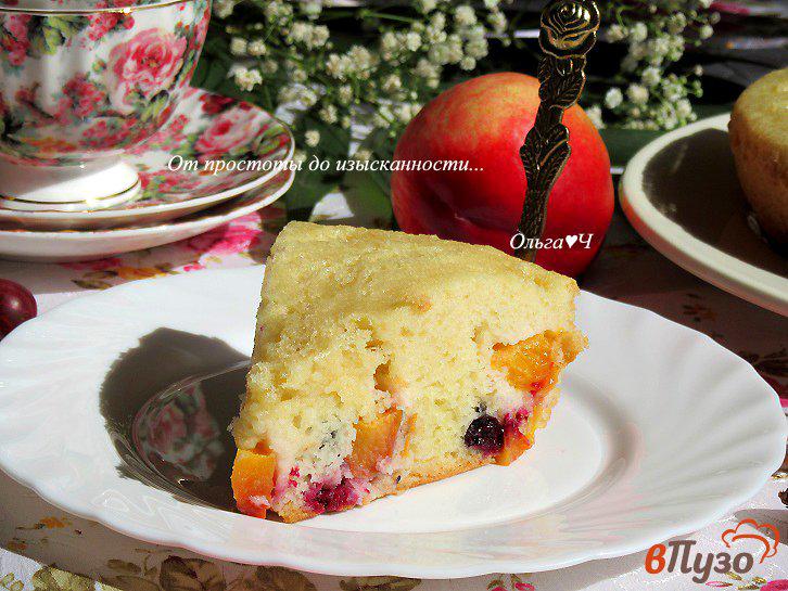 Фото приготовление рецепта: Пирог с нектарином и черной смородиной шаг №5