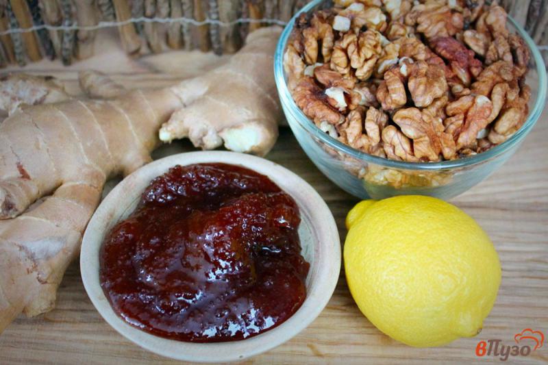 Фото приготовление рецепта: Десерт из грецких орехов с лимоном и медом шаг №1