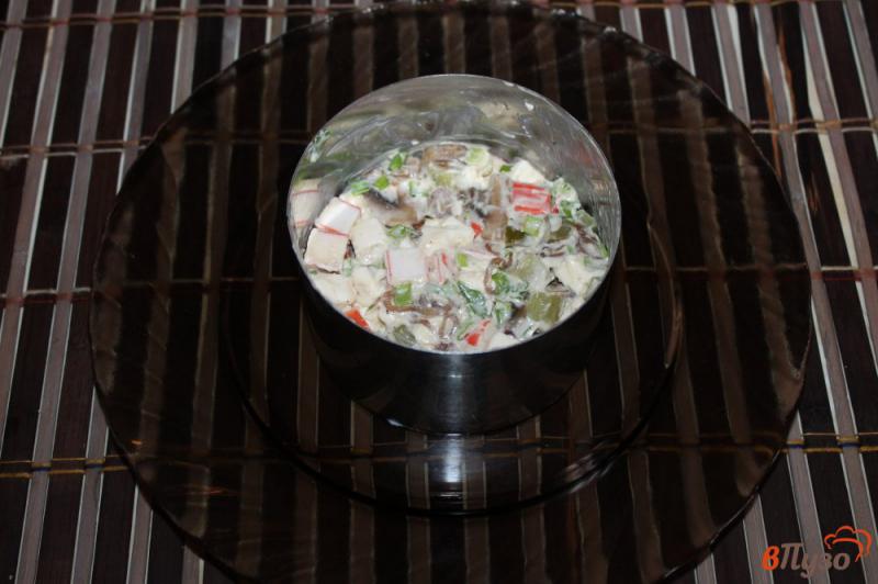 Фото приготовление рецепта: Салат « Домашний » с жареными грибами шаг №7
