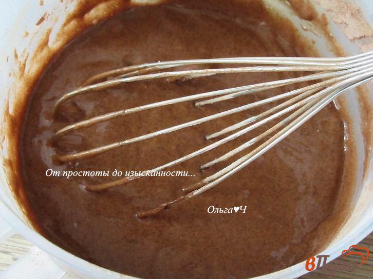 Фото приготовление рецепта: Шоколадный пирог с вишней шаг №4