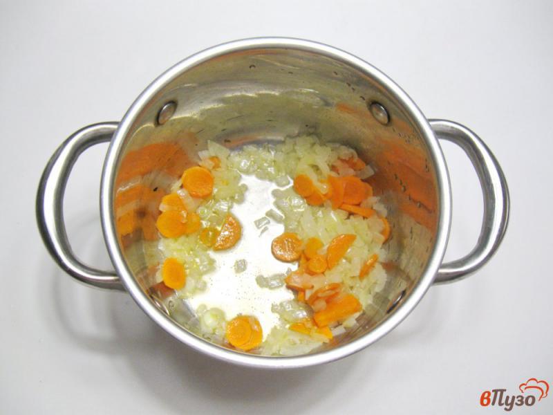 Фото приготовление рецепта: Пшенный суп с копченой колбасой и сосисками шаг №2