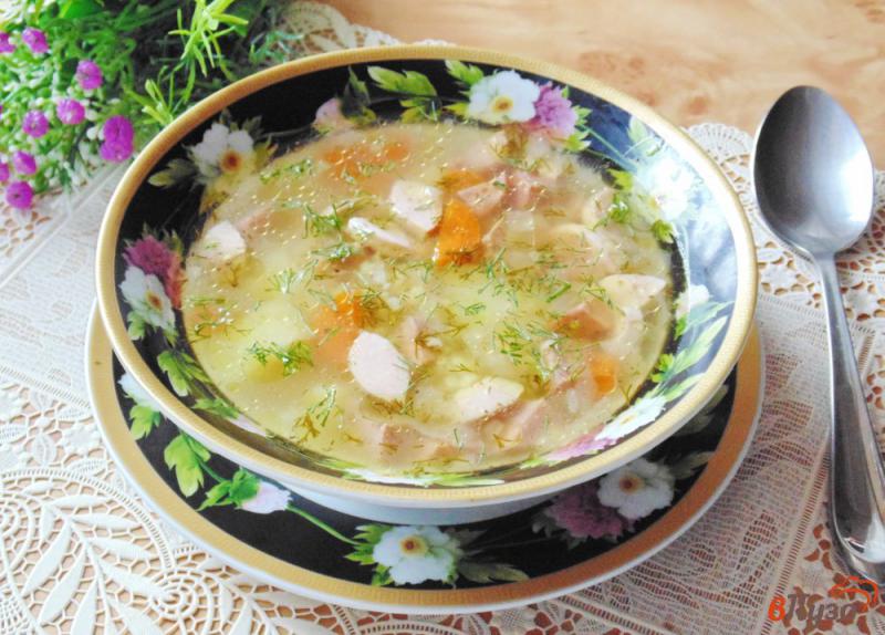 Фото приготовление рецепта: Пшенный суп с копченой колбасой и сосисками шаг №9