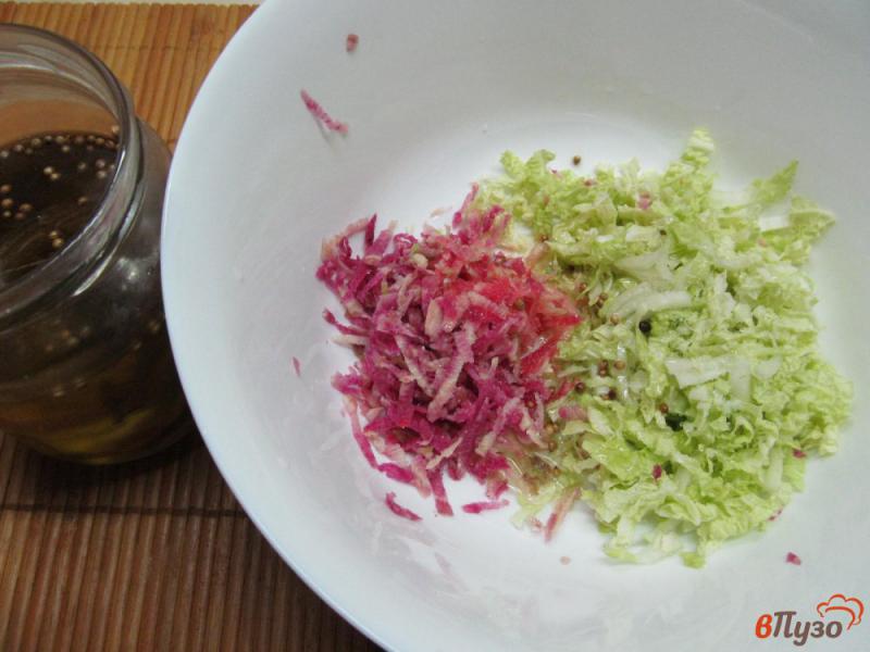 Фото приготовление рецепта: Мясной салат с редькой и пекинской капустой шаг №1
