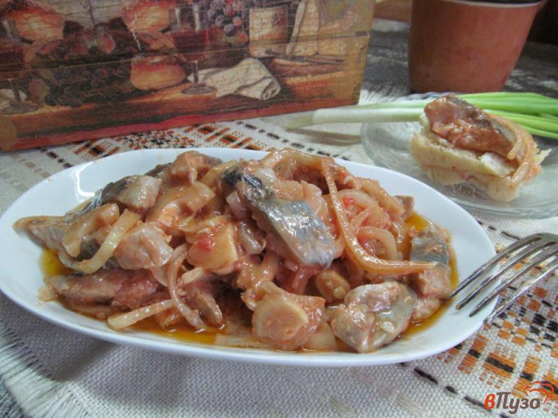 Фото приготовление рецепта: Сельдь в маринаде с томатной пастой шаг №6